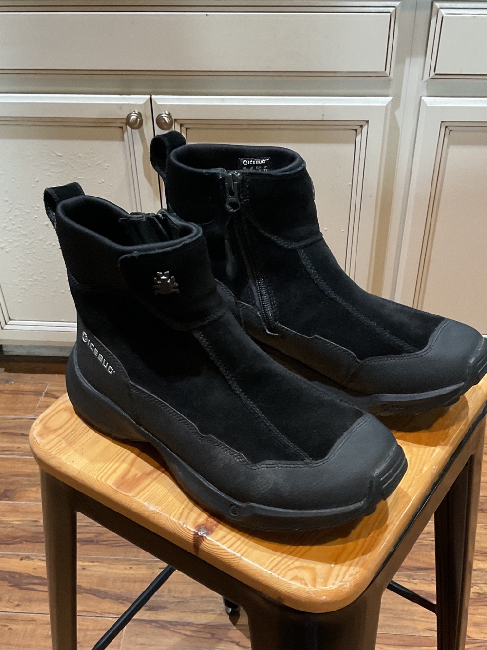 Women’s Black Winter Zip-Up Waterproof Boots